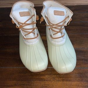 Sperry boots size 10
